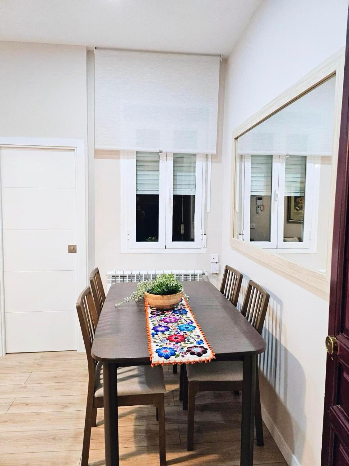 Acogedor Apartamento En Atocha By Bebalmy Мадрид Екстериор снимка